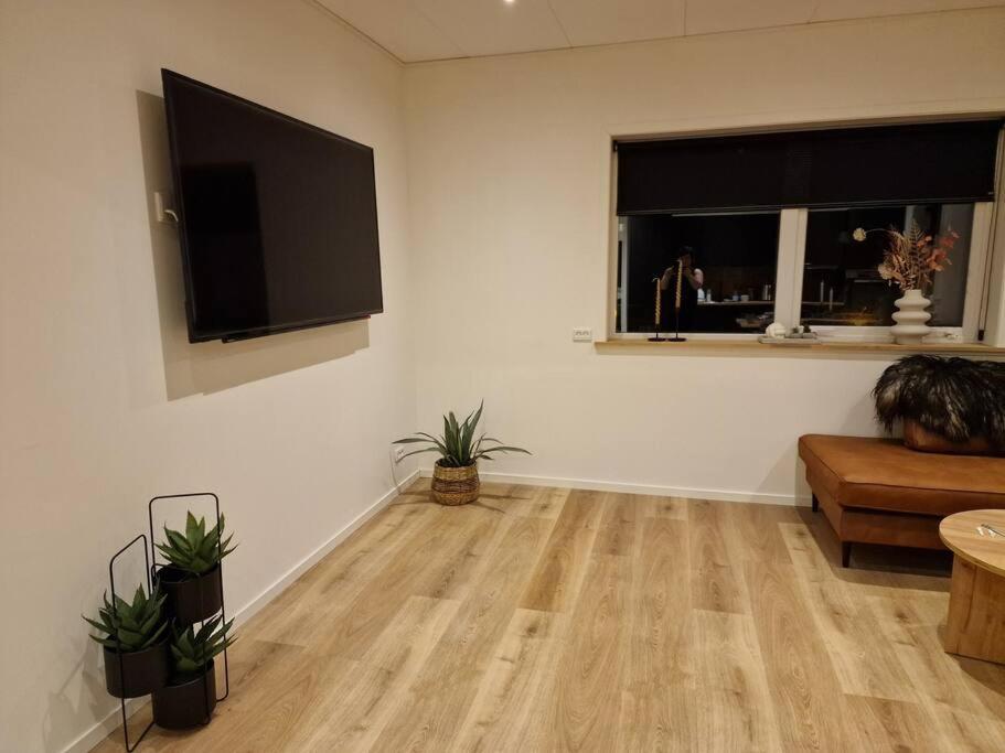 New Flat With Hot Tub - No3 Oyndarfjordur Exterior foto